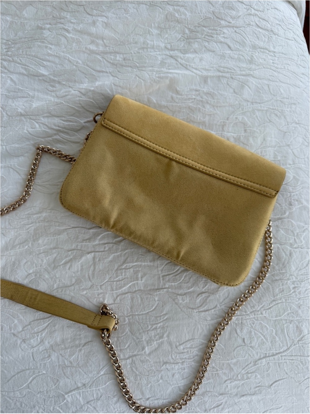 H&M Mustard Yellow Chain Strap Suede Crossbody Clutch - Picture 4 of 8
